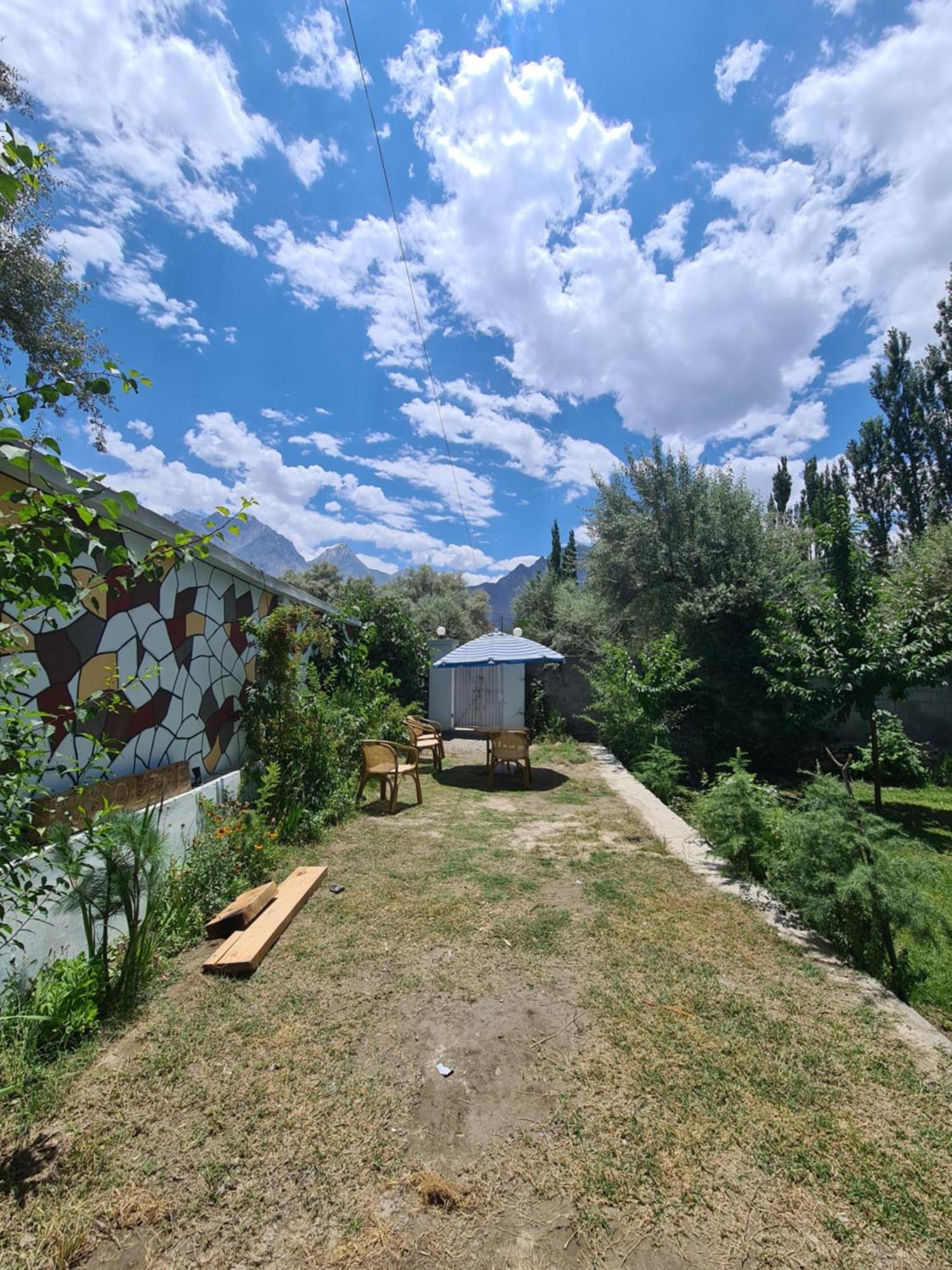 Rus Olive Lodge Skardu Eksteriør billede